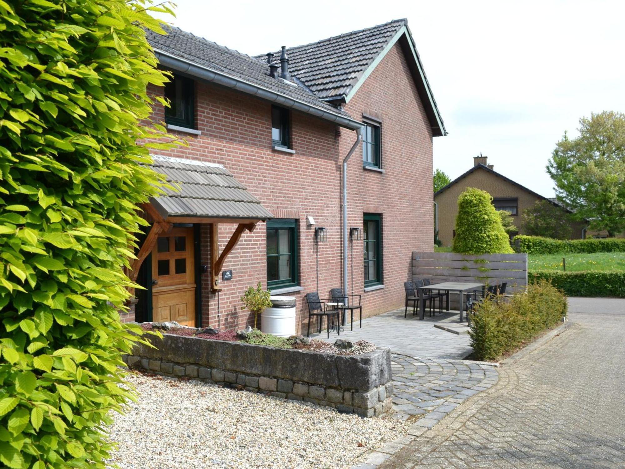 Vila Attractive Farmhouse In South Limburg With Terrace Klimmen Exteriér fotografie